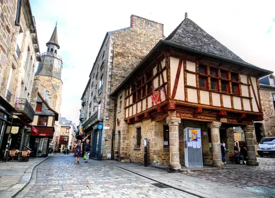 dinan